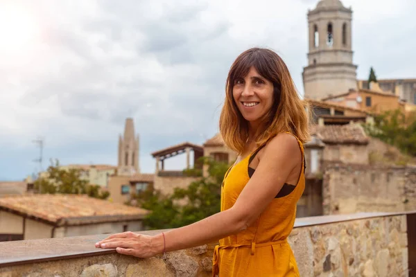 Girona Medieval City Young Tourist Looking City Viewpoint Historic Center — Stock Photo, Image