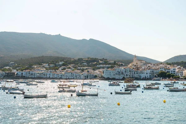 Bateaux Sur Plage Côte Cadaques Ville Sur Costa Brava Catalogne — Photo