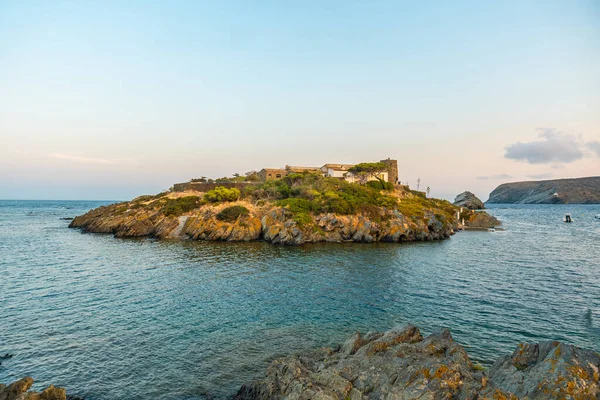 Wyspa Arenella Wybrzeżu Cadaques Miasta Costa Brava Katalonii Gerona Morzu — Zdjęcie stockowe