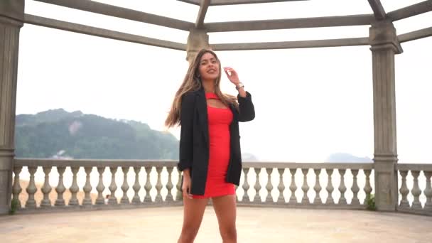 Lifestyle Caucasian Brunette Girl Red Dress Enjoying Vacation Sea — Stock Video