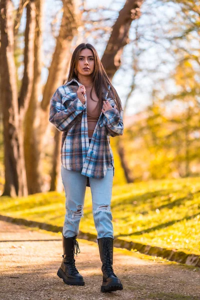Lifestyle Young Caucasian Brunette Plaid Wool Sweater Ripped Jeans Walking — Stock Photo, Image