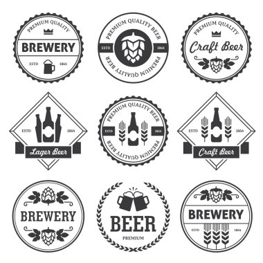 Siyah bira etiket üzerinde beyaz izole