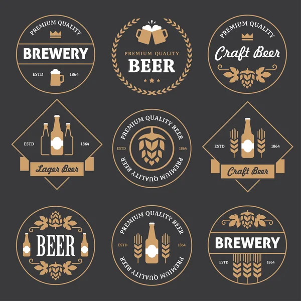 Emblemas de cerveja no fundo preto — Vetor de Stock