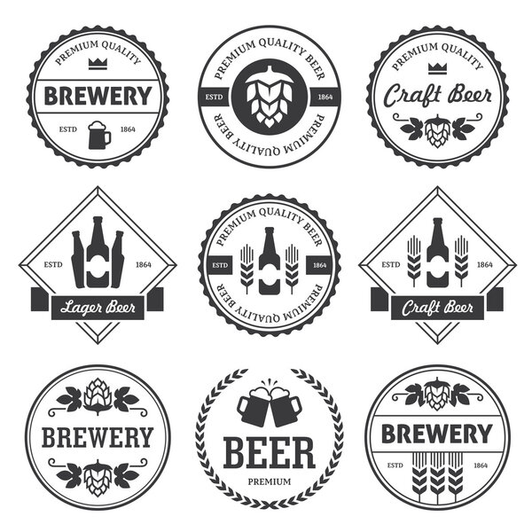 Черные пивные этикетки, изолированные на белом
