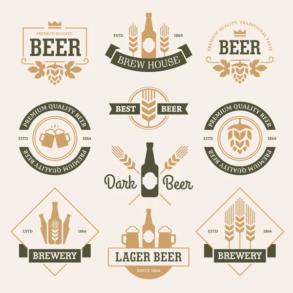 Emblemas de cerveza sobre fondo claro — Vector de stock