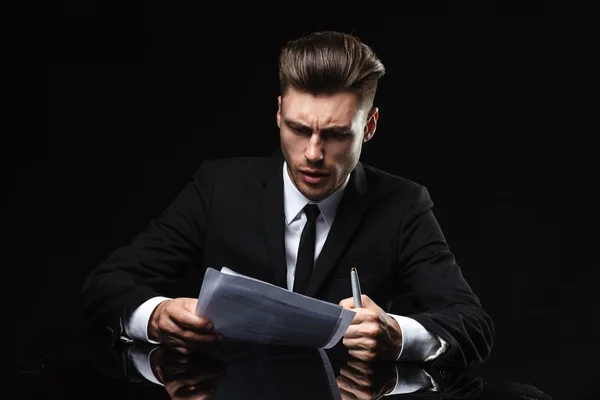 Handsome young man in suit.  business — Stock Photo, Image