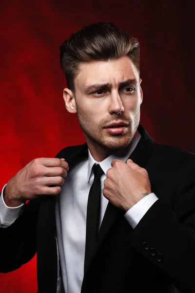 Handsome young man in suit — Stock Photo, Image