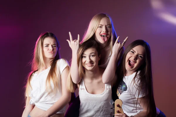 Music female artist, 4 beautiful girls, style, jeans, youth — Stock Photo, Image