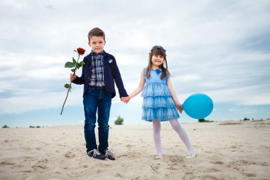 sevimli erkek ve kız, çöl