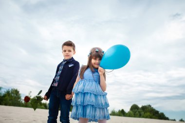 sevimli erkek ve kız, çöl