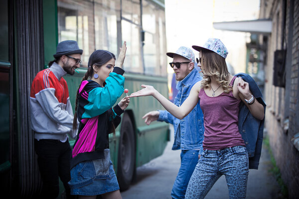 молодежная вечеринка. стильные люди. яркий. весело в компании
.