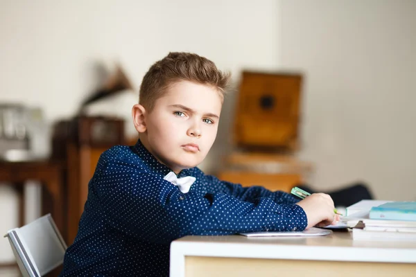 School. kinderen leren op school. opleiding van studenten — Stockfoto