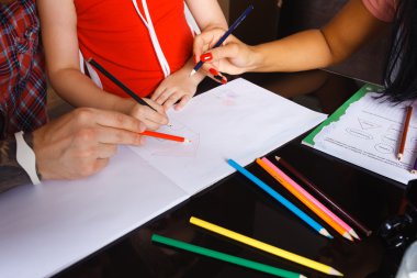 mutlu çiziminin boya Aile - çocuk tarafından yapılmıştır