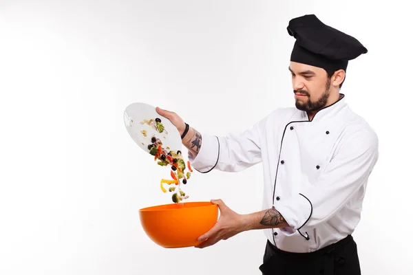 Cuoco uomo felice con insalata — Foto Stock