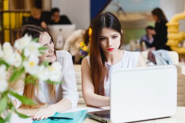 Kurumsal proje üzerinde birlikte çalışma