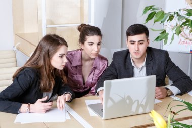 Kurumsal proje üzerinde birlikte çalışma