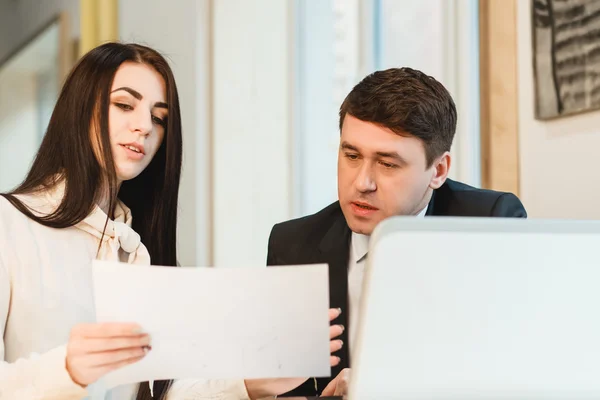 Businessteam working together on project — Stock Photo, Image