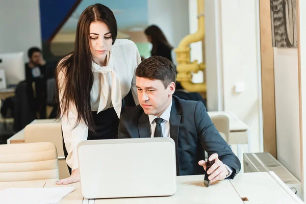 Businessteam working together on project — Stock Photo, Image