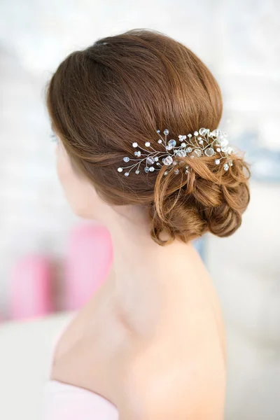 Beauty wedding hairstyle. Bride. Beautiful hairstyle rear view. — Stock Photo, Image