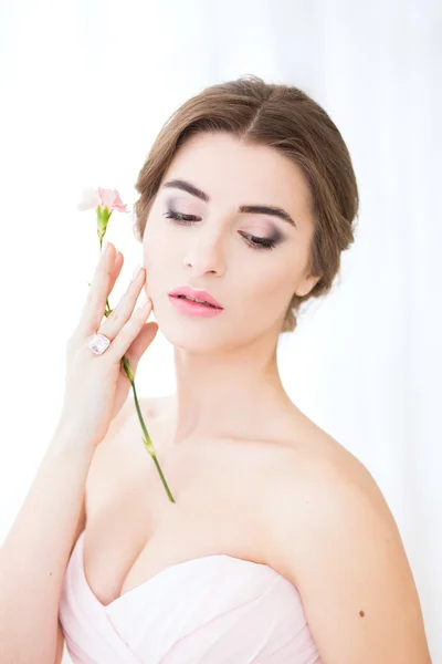 Bride in pink dress. — Stock Photo, Image