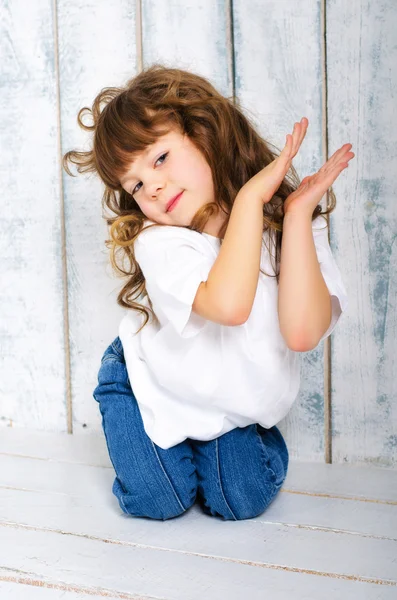 Little girl demonstrates — Stock Photo, Image