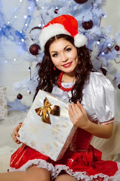 산타 모자에서 아름 다운 소녀 — 스톡 사진