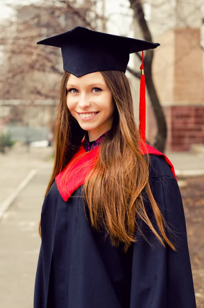 Κορίτσι φοιτητής, απόφοιτος του Πανεπιστημίου του — Φωτογραφία Αρχείου