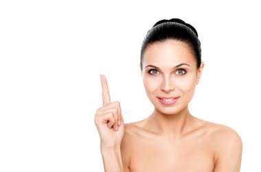 Bir genç, mutlu kız portresi parmak işaret eder. WH izole