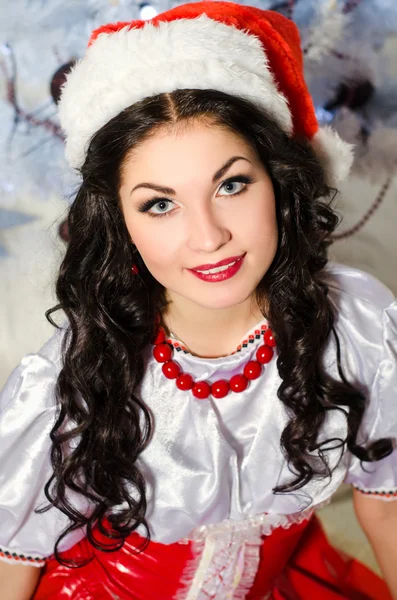 산타 클로스 모자에 명랑 소녀. — 스톡 사진