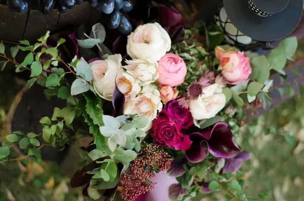 Beautiful wedding boho bouquet of red and pink flowers and green — Stock Photo, Image