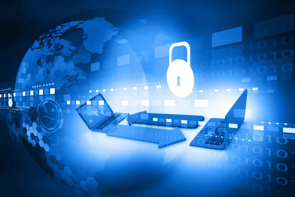 Siber güvenlik kavramı, kapalı bir asma kilit ile devre kartı