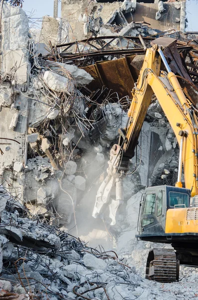 Excavator working at the demolition of an old industrial building. — Stock Photo, Image