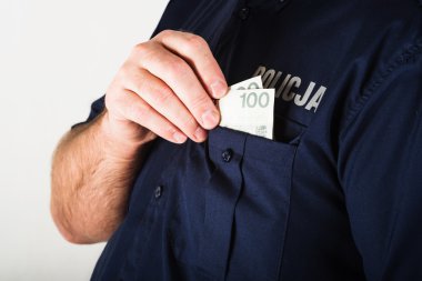 Polis alarak rüşvet