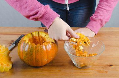 Cadılar Bayramı Balkabağı elle yapmak.