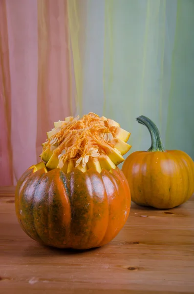 Execute manualmente uma abóbora de Halloween . — Fotografia de Stock