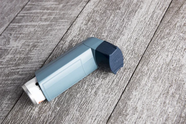 Geschlossener Asthma-Inhalator — Stockfoto