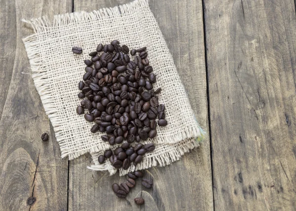 Coffee beans on the wooden table — Stock Photo, Image