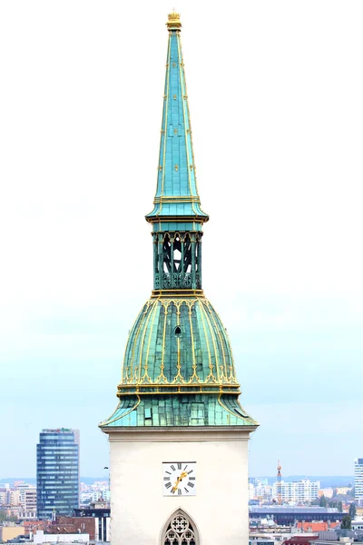 Catedral de San Martín construida en el siglo XIV, en Bratislava, Cap —  Fotos de Stock