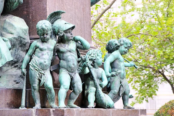 Viena, Áustria 22 de outubro de 2015: Sculptures of musicians aroun — Fotografia de Stock