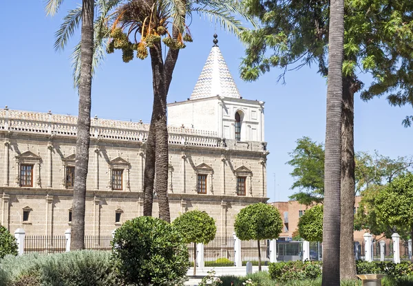 Andalusia Parlamento Binası köşesinde. Sevilla, İspanya. — Stok fotoğraf