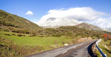 Eski yola Picos de Europa, İspanya.
