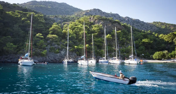 Velero en el agua — Foto de Stock