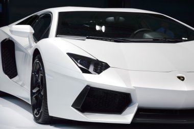 Beyaz Lamborghini Aventador