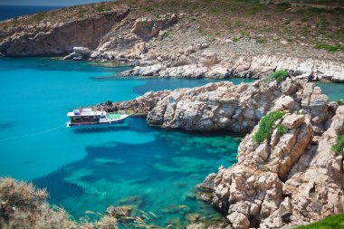 Denizde küçük bir tekne