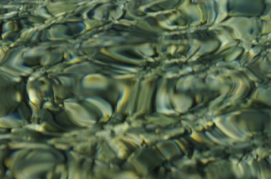  Deniz dibinde su altında çakıl taşları ile birlikte. 