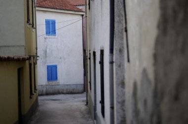 Susak dar sokaklarında