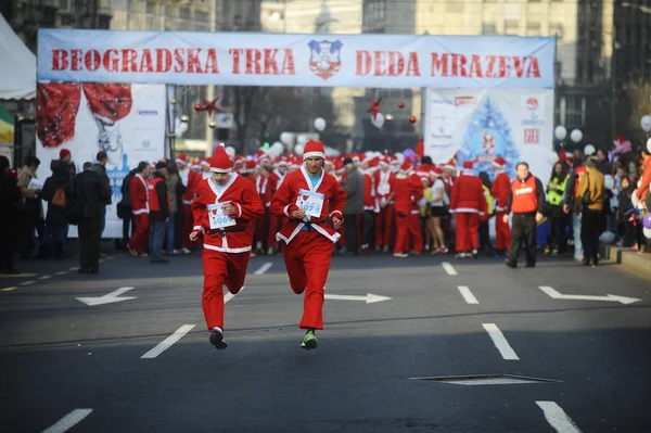 Deltagarna i Belgrad Santa's Race — Stockfoto
