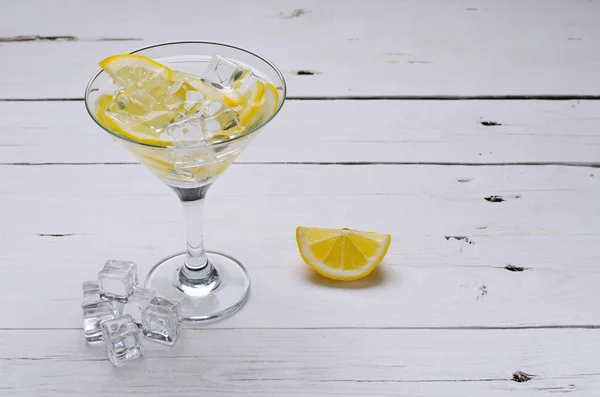 Lemon cocktail on a wooden table. — Stock Photo, Image