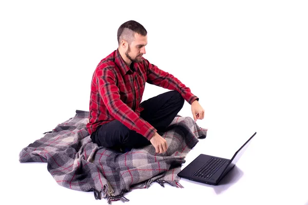 Hombre Trabaja Ordenador Portátil Aislado Sobre Fondo Blanco Concepto Trabajo — Foto de Stock