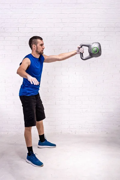 Fitness Kettlebell Man Trains Kettlebell Active Lifestyle Sports — Stock Photo, Image